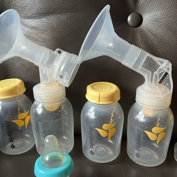 5- 5ozs Medela Breastfeeding Bottles, 9- 2 ozs bottles, Saftey First Medcine lot - Picture 3 of 15